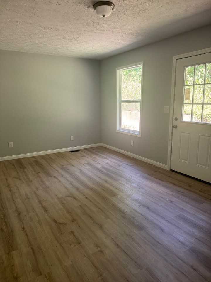 516 Pearl St #8 - Photo 3 of 3