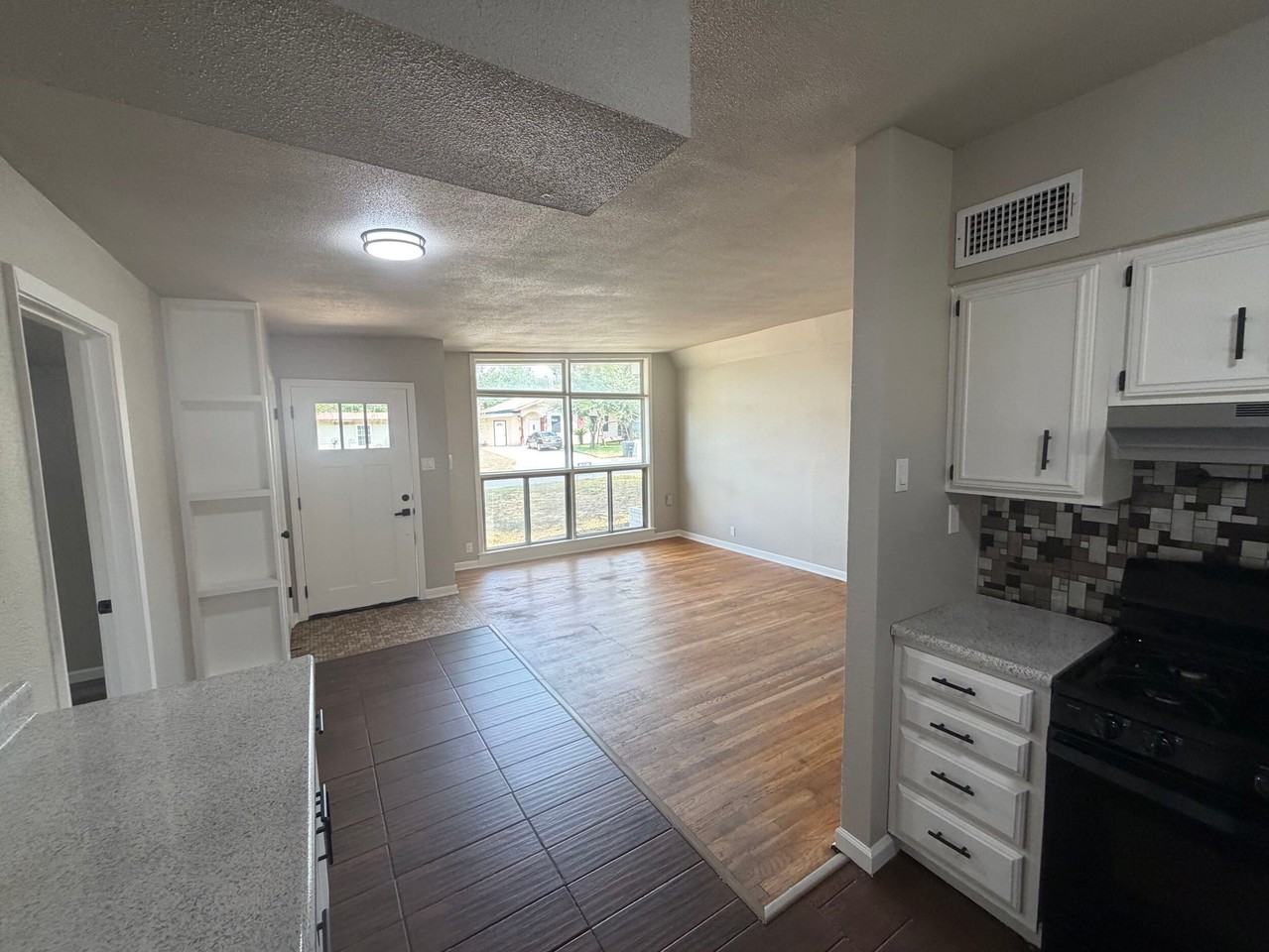 310 Hialeah Ave - Photo 3 of 9
