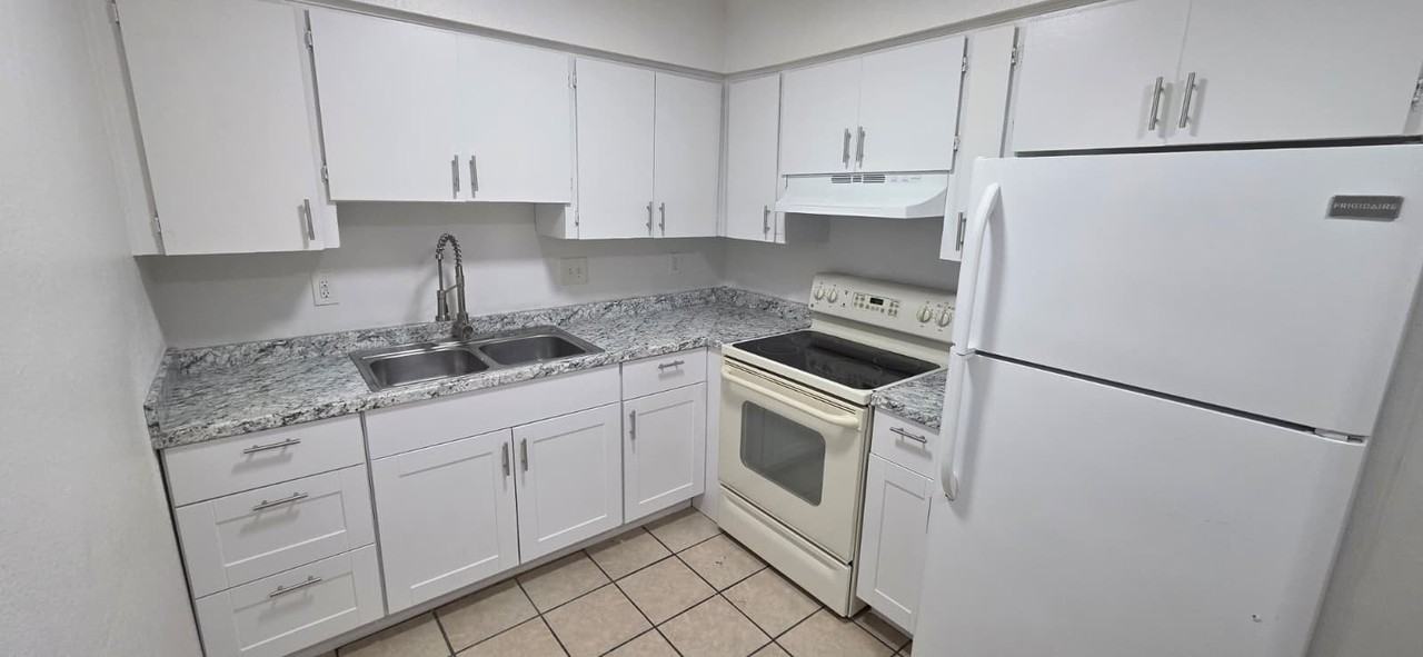 2308 E Broadway Rd #2310B - Photo 3 of 8
