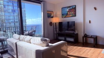 featured image of 987 Queen St #3112