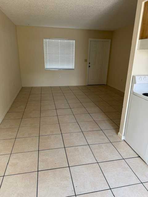 411 Spruce Ave - Photo 3 of 9