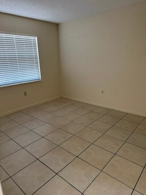 411 Spruce Ave - Photo 5 of 9