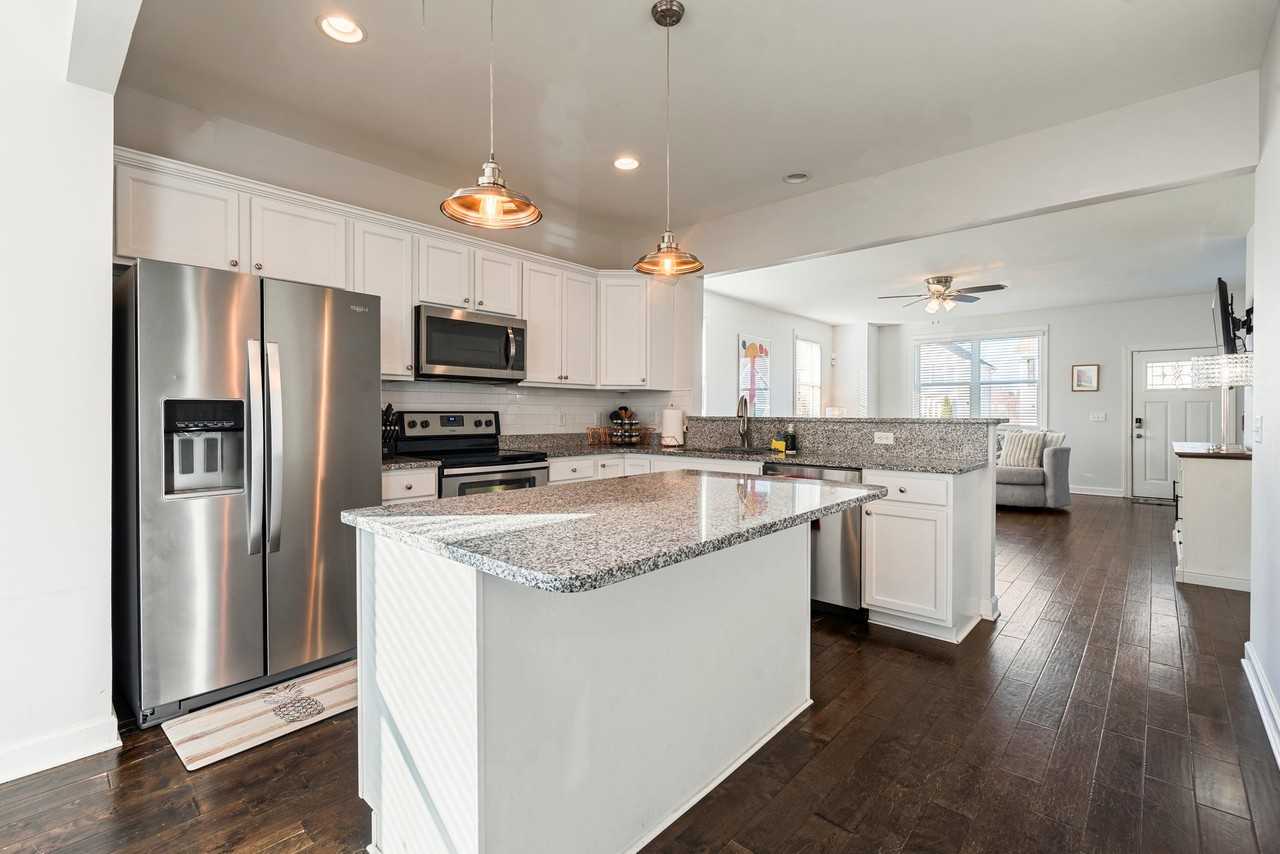 705 Ellie Dr - Photo 3 of 15