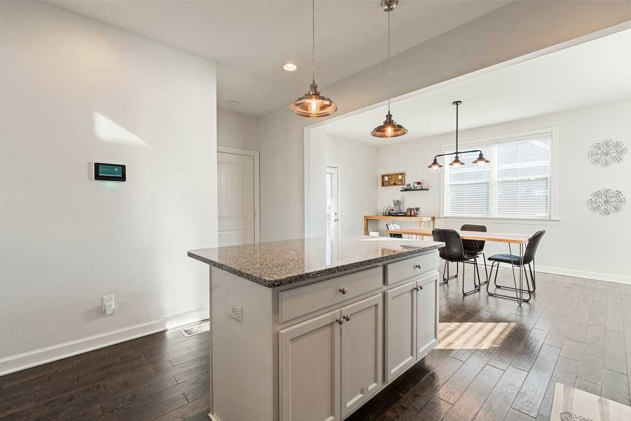 705 Ellie Dr - Photo 4 of 15