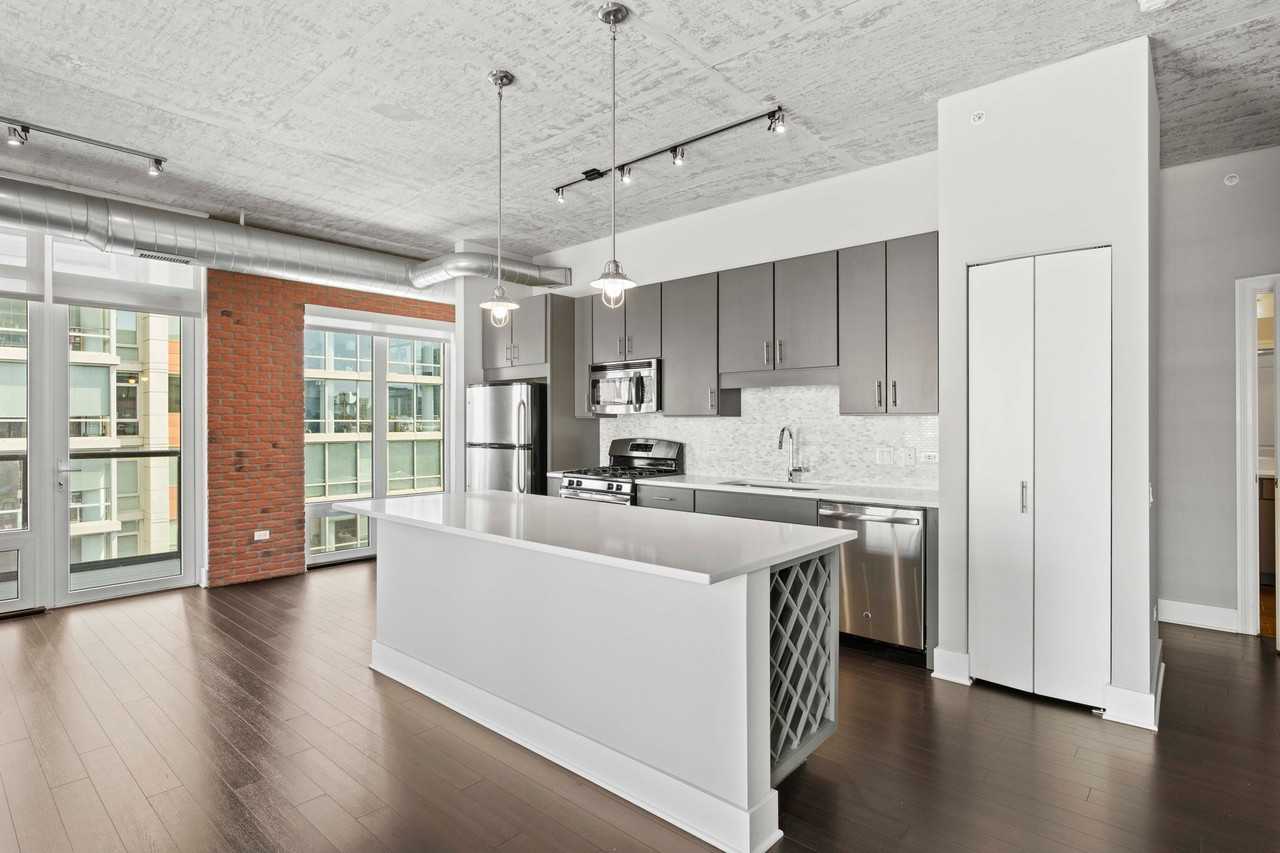 114 W Polk St - Photo 3 of 29