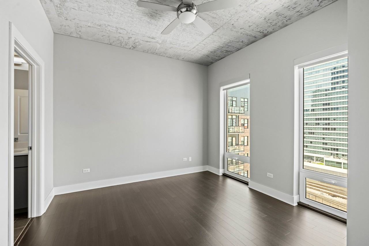 114 W Polk St - Photo 7 of 29