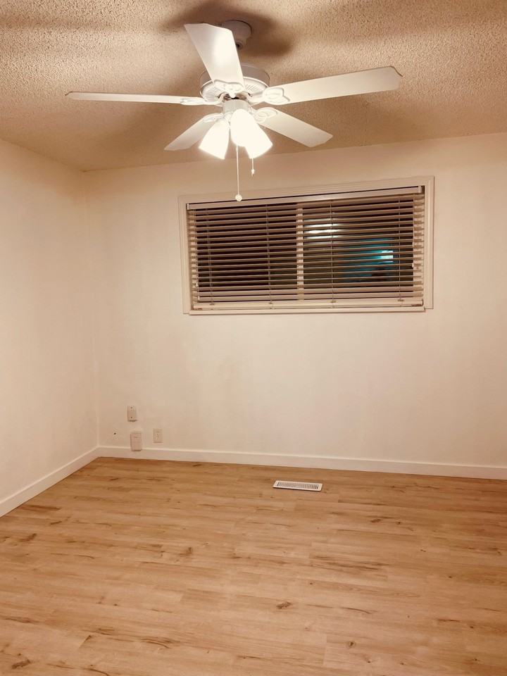 844 S Roberta St #4 - Photo 3 of 10