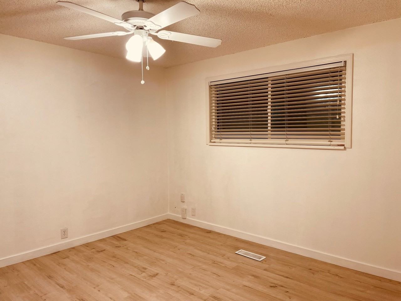 844 S Roberta St #4 - Photo 4 of 10