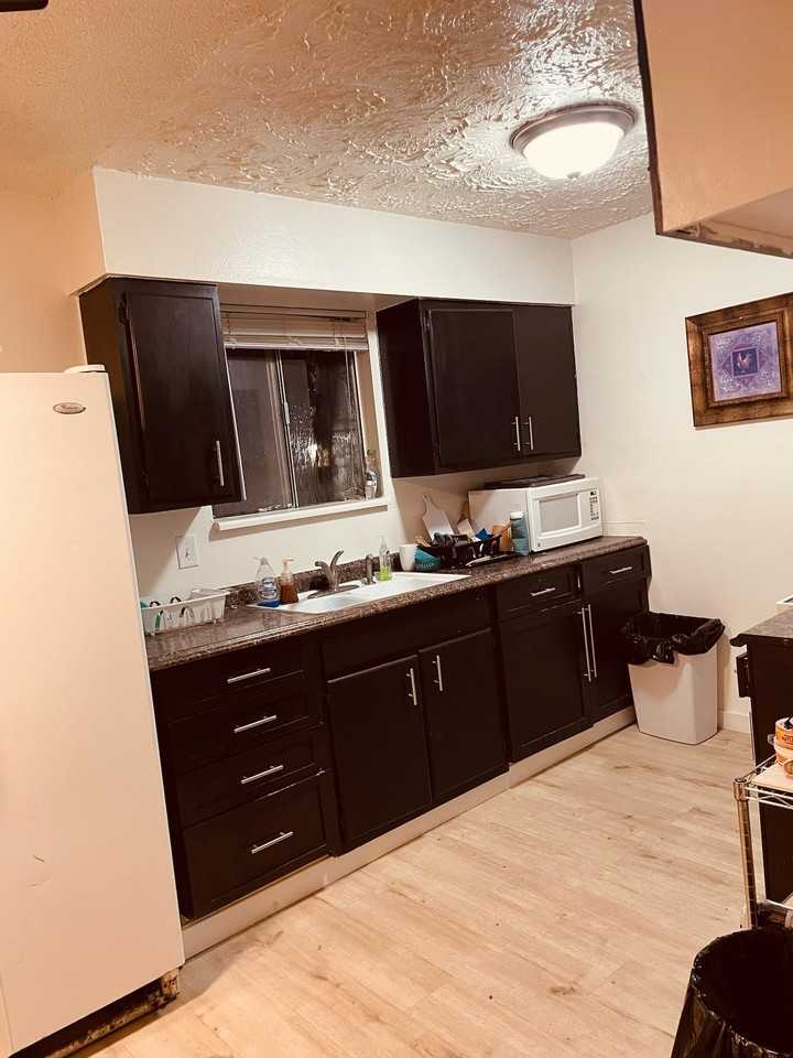 844 S Roberta St #4 - Photo 6 of 10