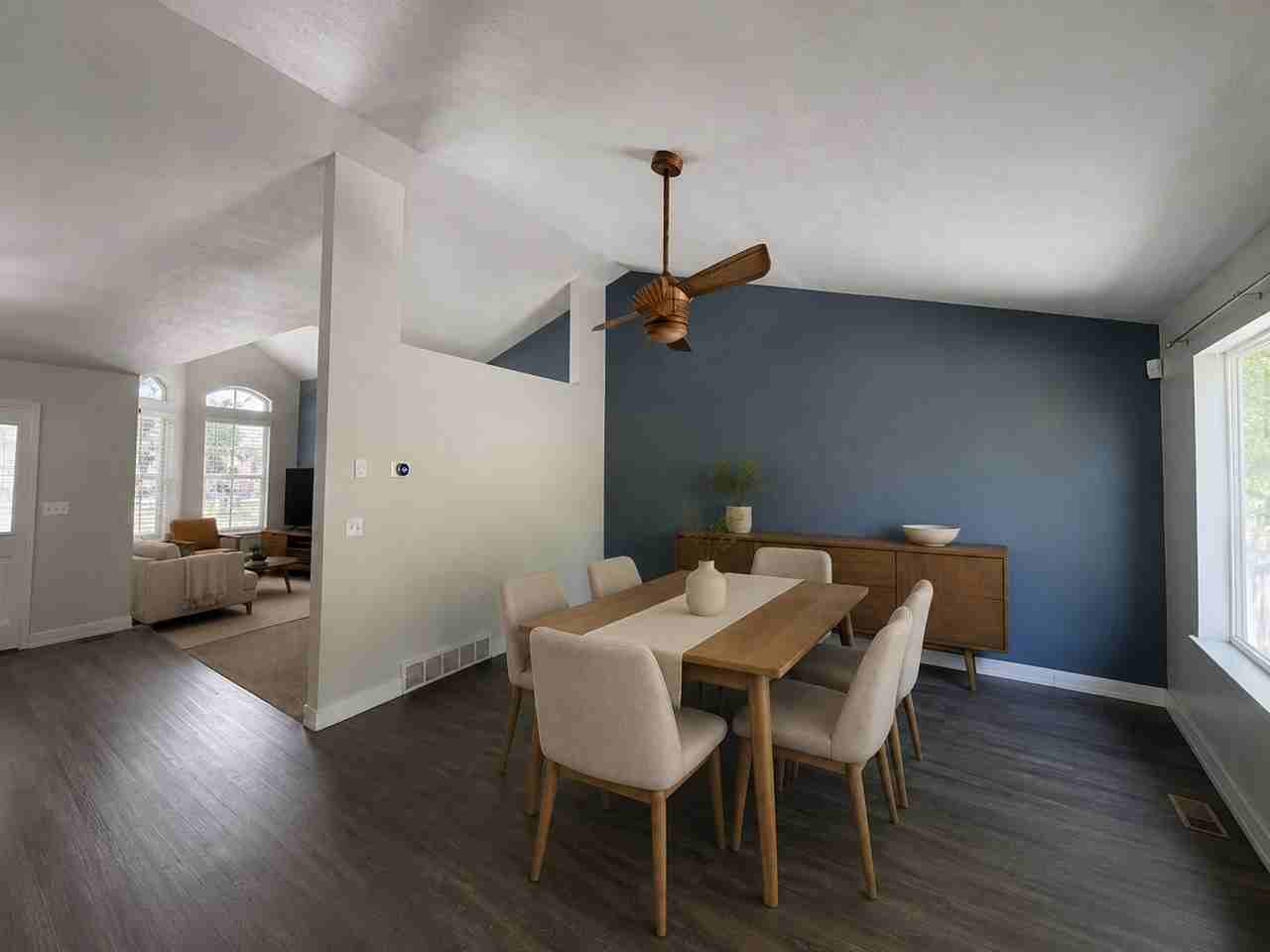 704 Country Club Dr - Photo 4 of 35