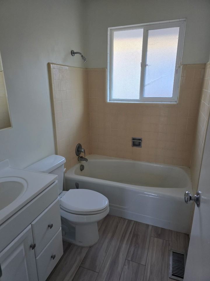327 D St #A - Photo 5 of 10