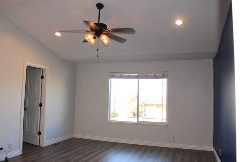 654 E Shadow View Ln - Photo 2 of 18
