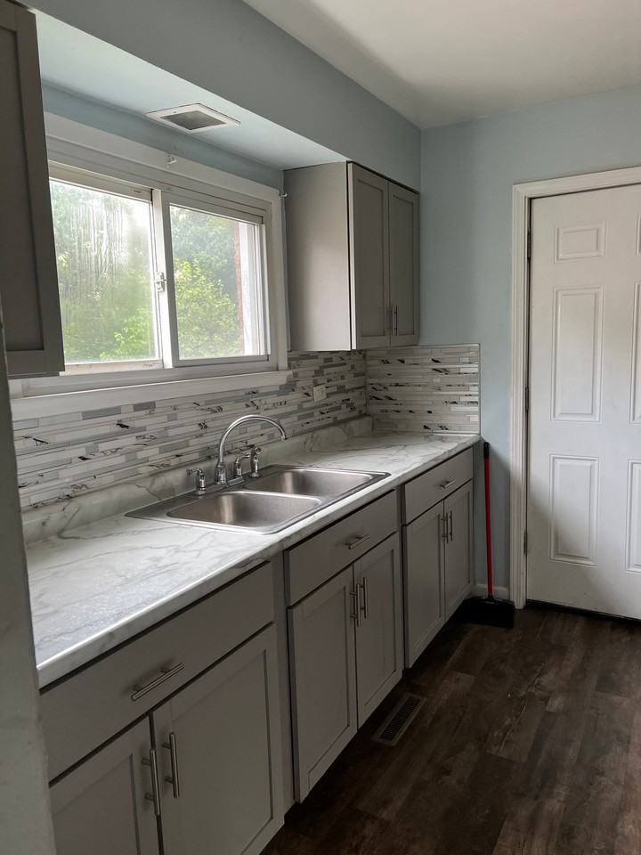 1903 171st St - Photo 2 of 11