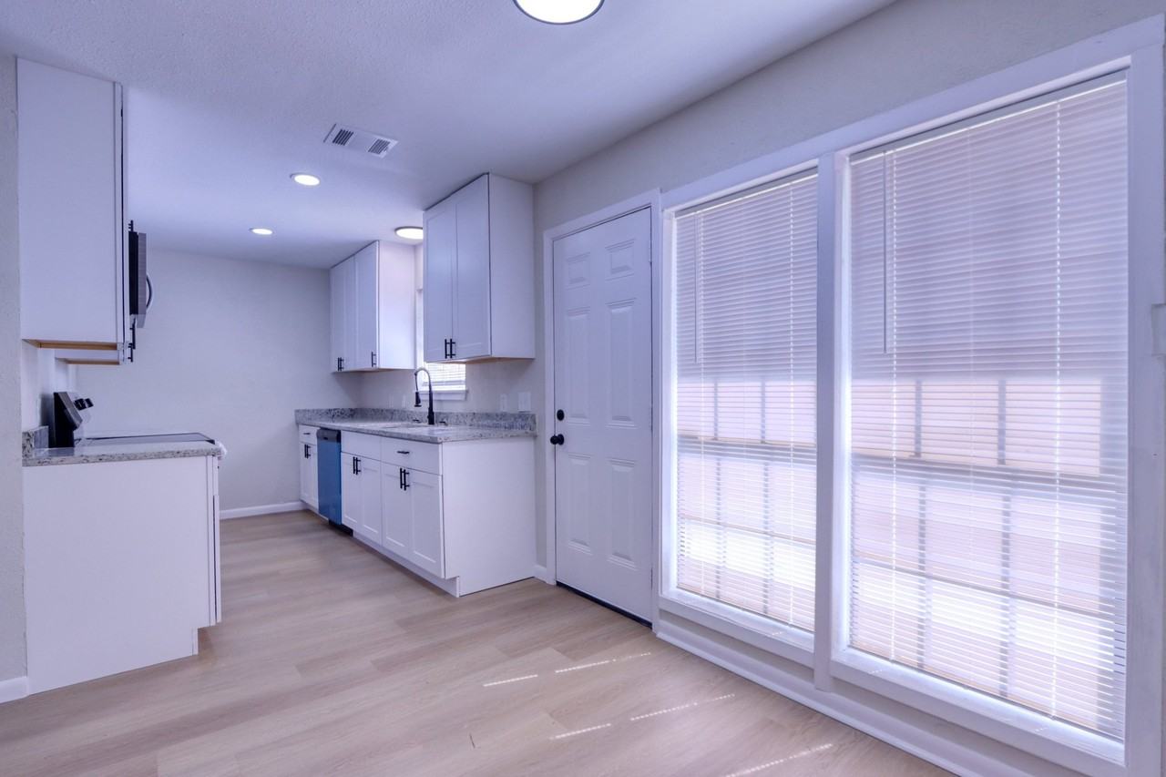 609 Bethlehem St - Photo 5 of 10