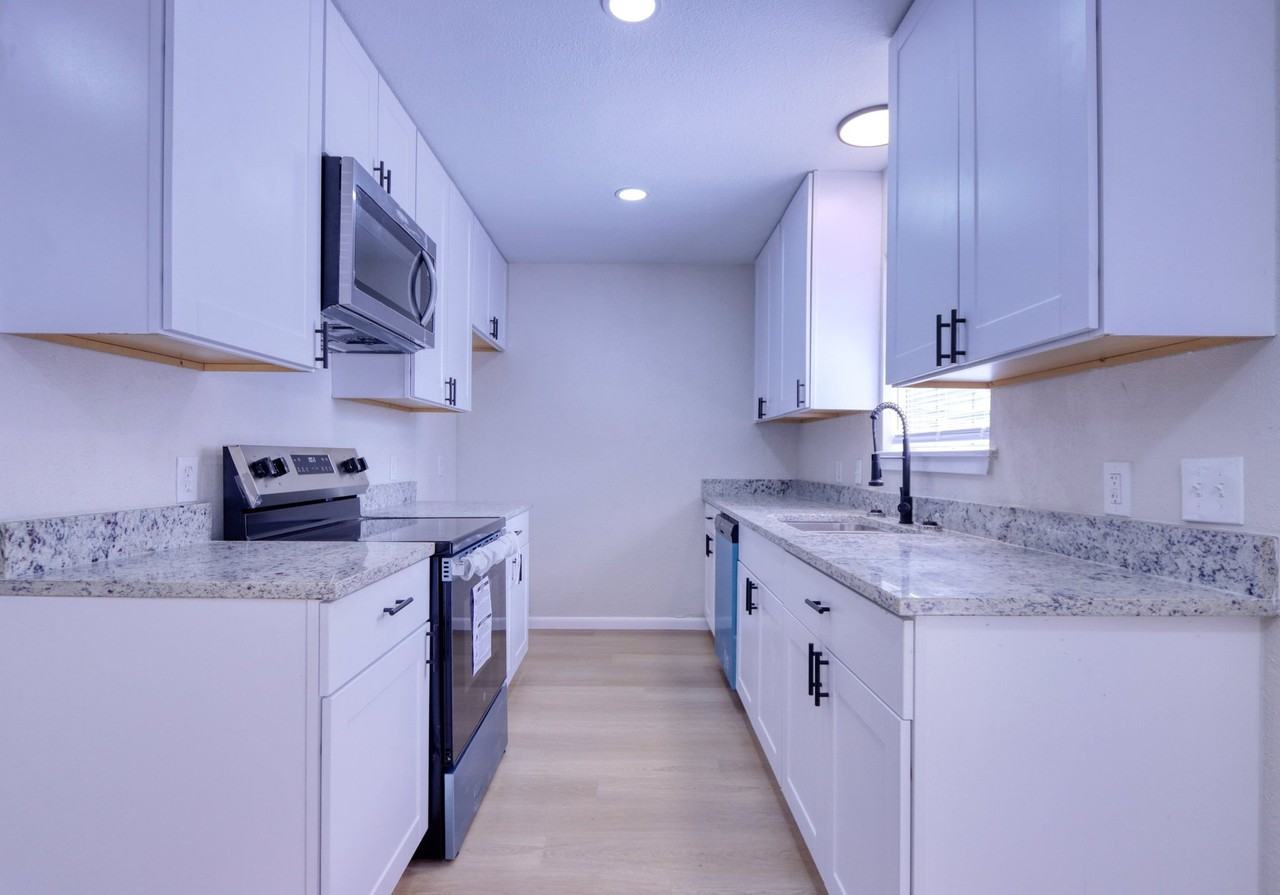 609 Bethlehem St - Photo 6 of 10