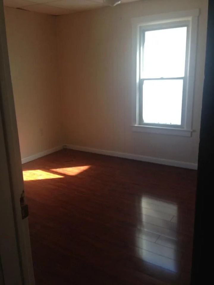 25 Oak St - Photo 6 of 9