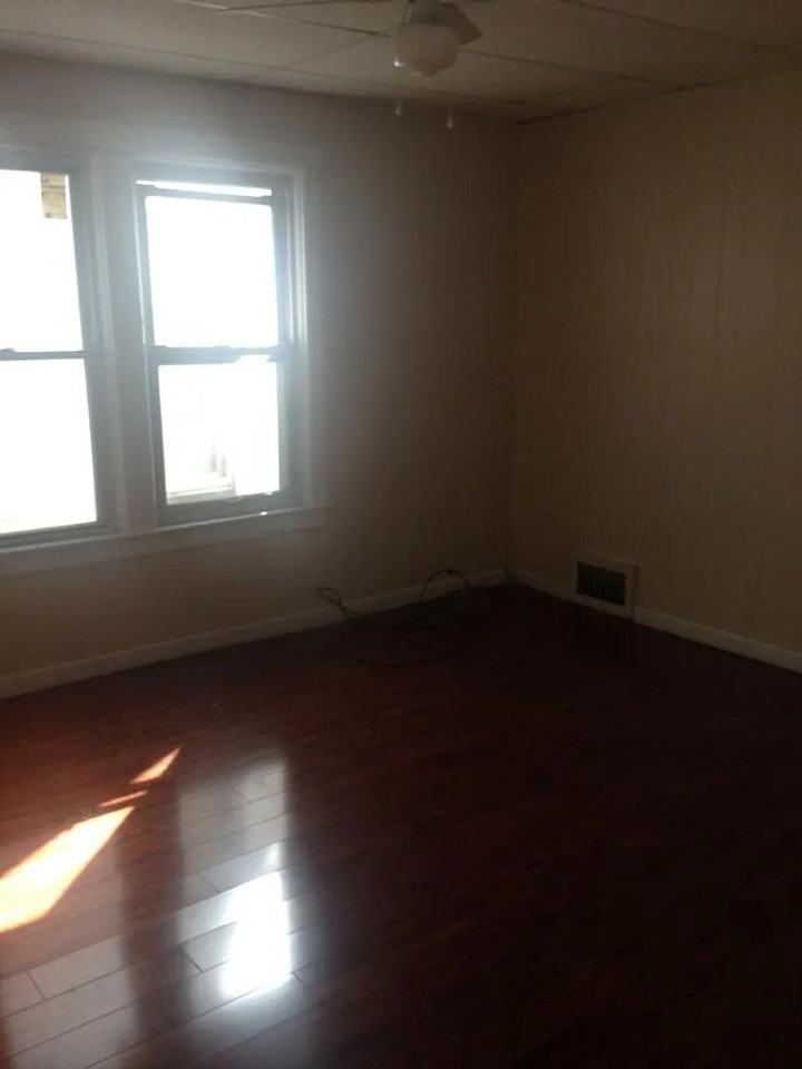 25 Oak St - Photo 7 of 9