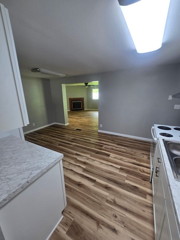 5172 Saum St - Photo 4 of 13