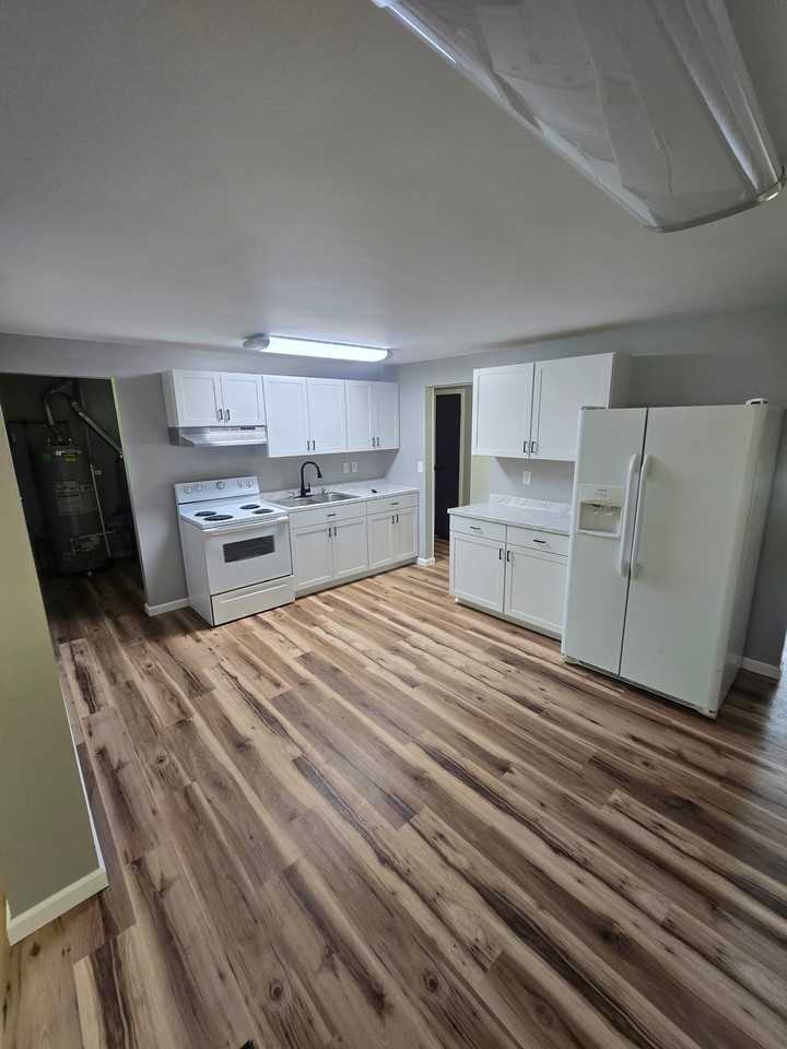 5172 Saum St - Photo 5 of 13