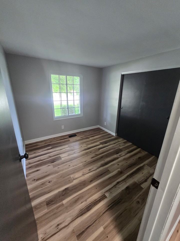 5172 Saum St - Photo 7 of 13
