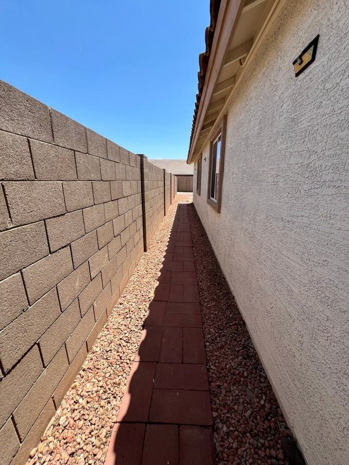 1541 S 230th Ave - Photo 4 of 20
