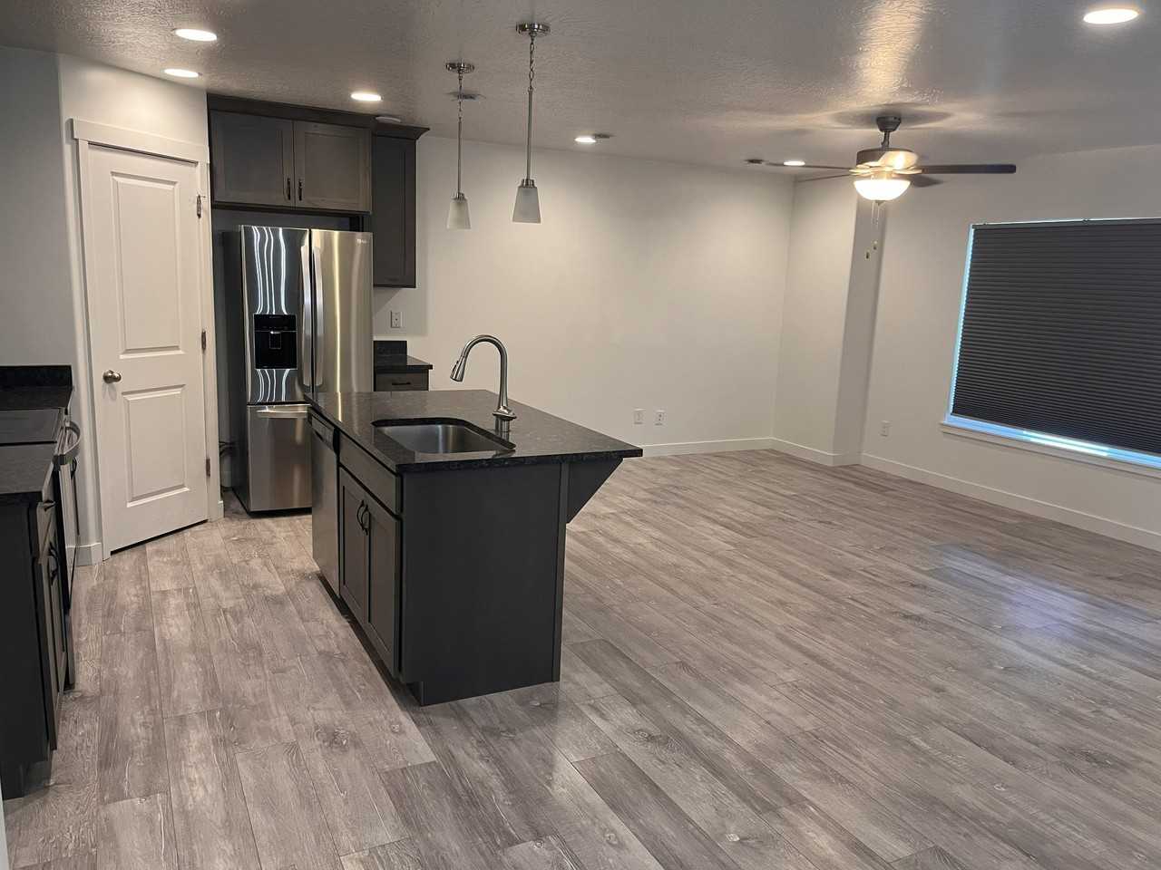 1156 Sw - Photo 2 of 19