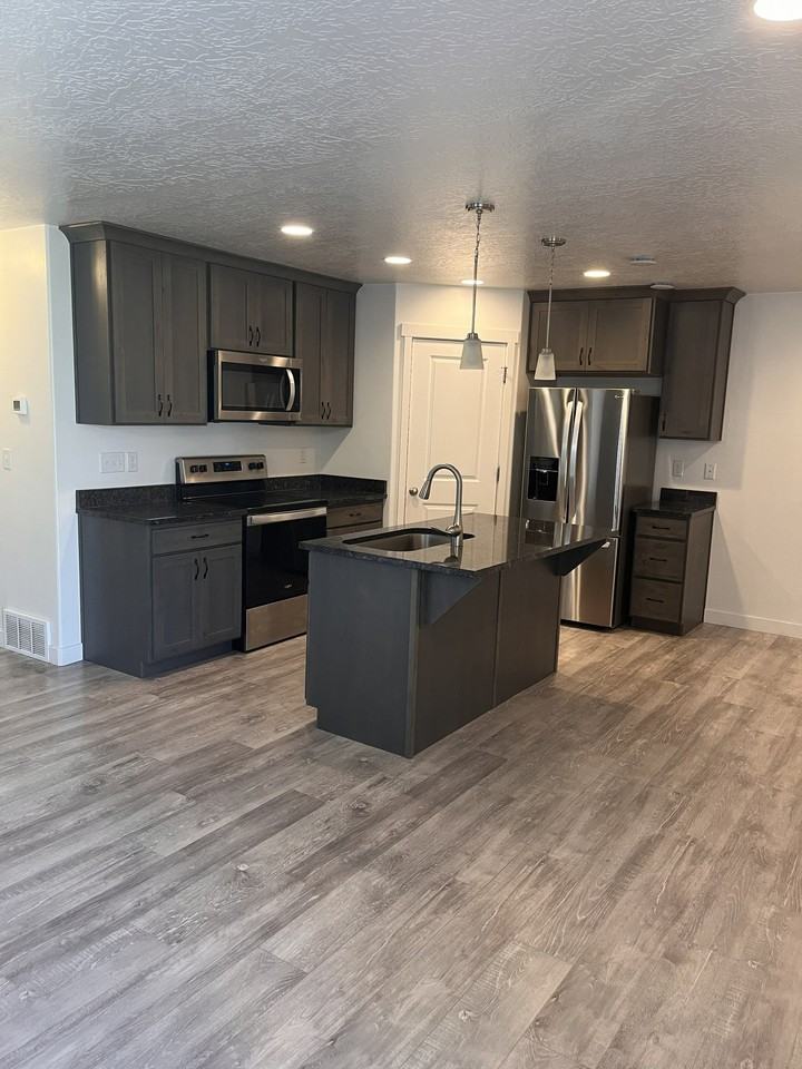 1156 Sw - Photo 3 of 19