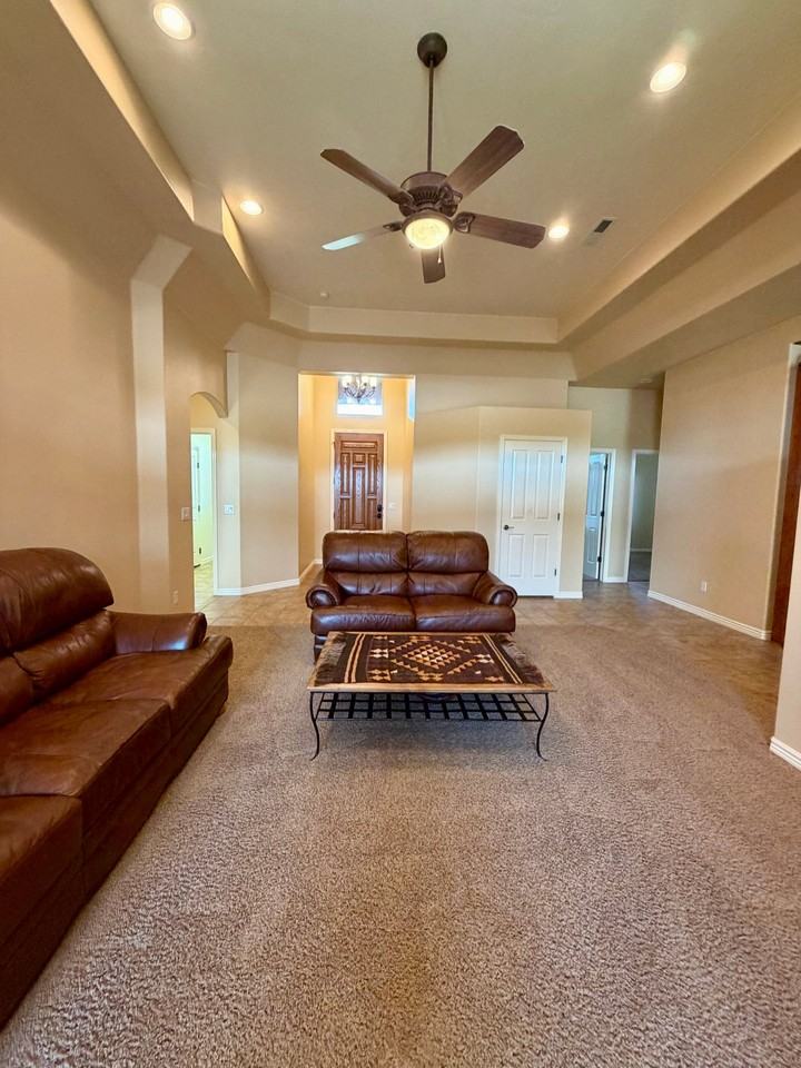 1642 N Great Basin Dr - Photo 3 of 19