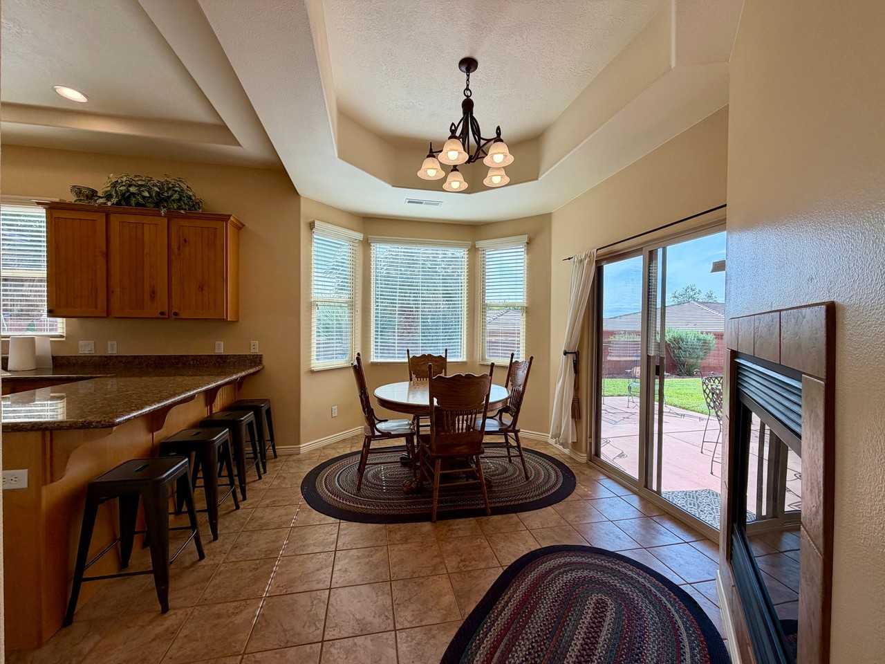 1642 N Great Basin Dr - Photo 4 of 19