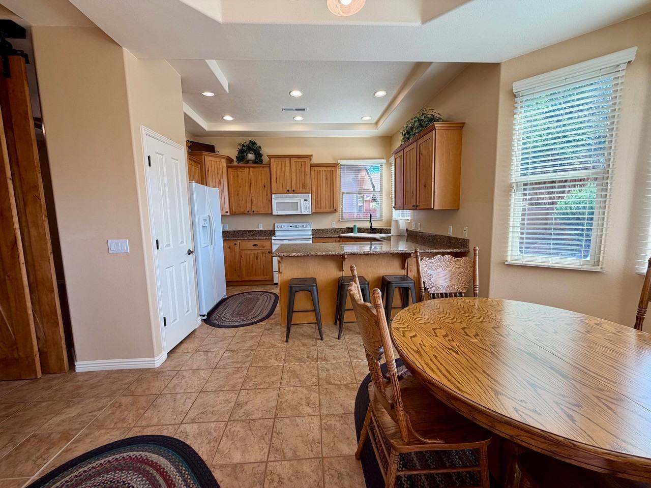 1642 N Great Basin Dr - Photo 5 of 19