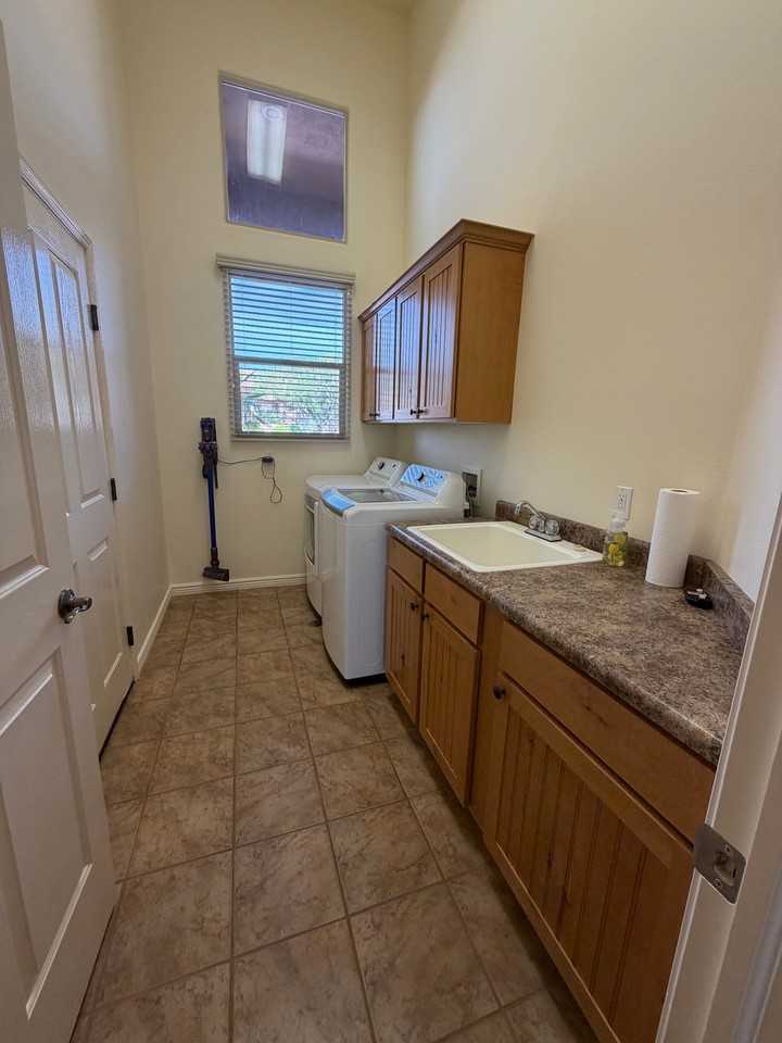 1642 N Great Basin Dr - Photo 7 of 19