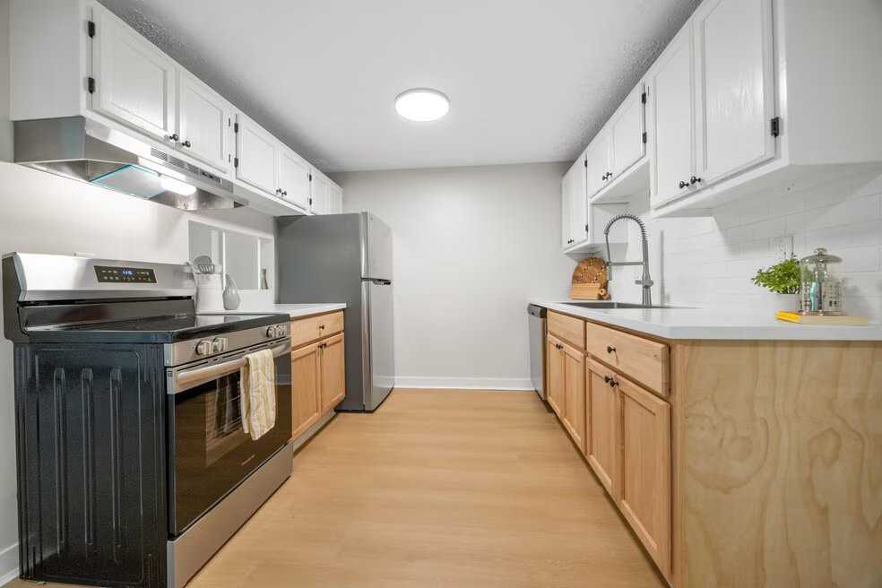 184 Remington Ave - Photo 4 of 35