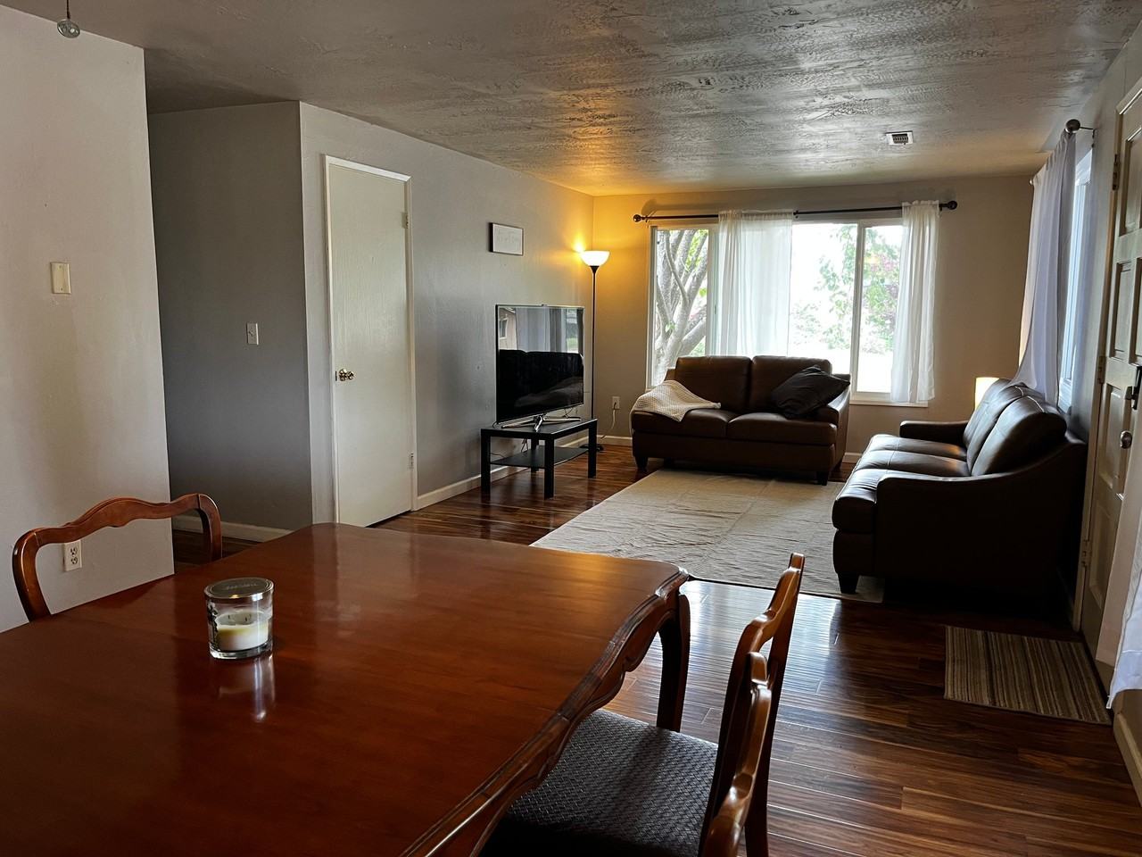 925 Olympic Ave - Photo 4 of 21