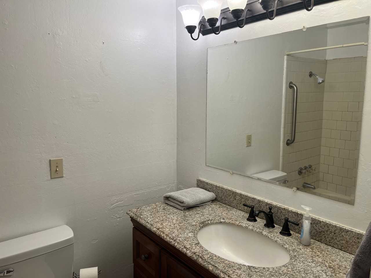 925 Olympic Ave - Photo 5 of 21