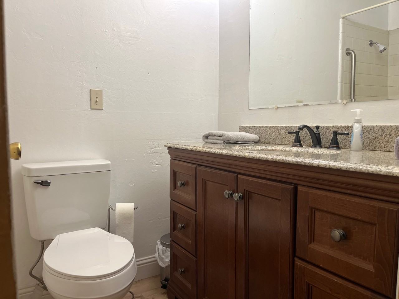 925 Olympic Ave - Photo 6 of 21