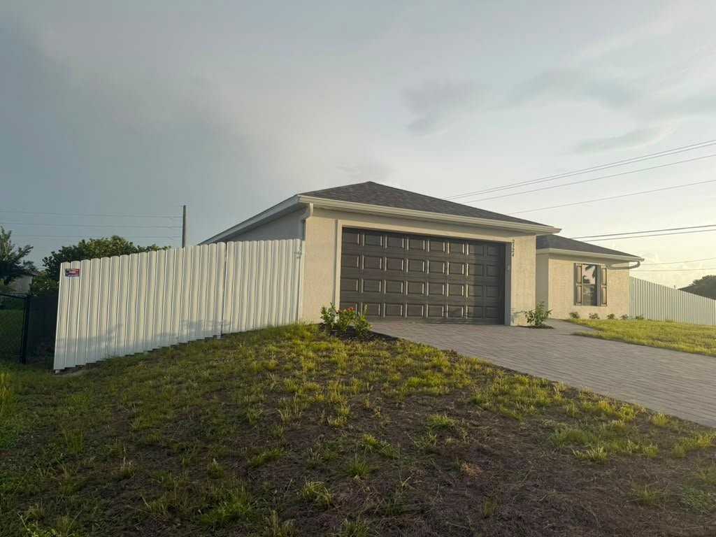 2324 Nw 25th St - Photo 2 of 13