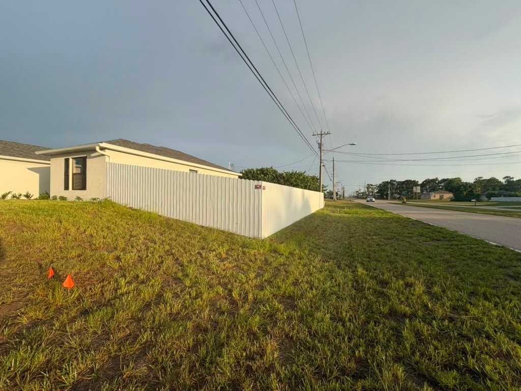 2324 Nw 25th St - Photo 4 of 13