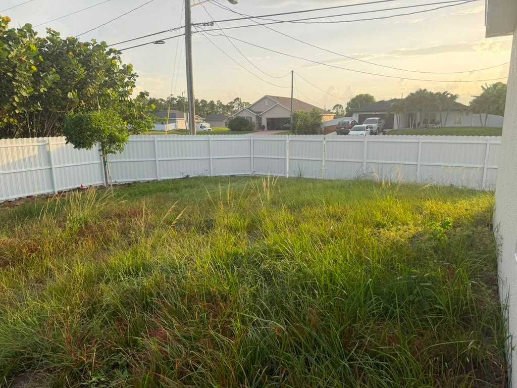 2324 Nw 25th St - Photo 5 of 13