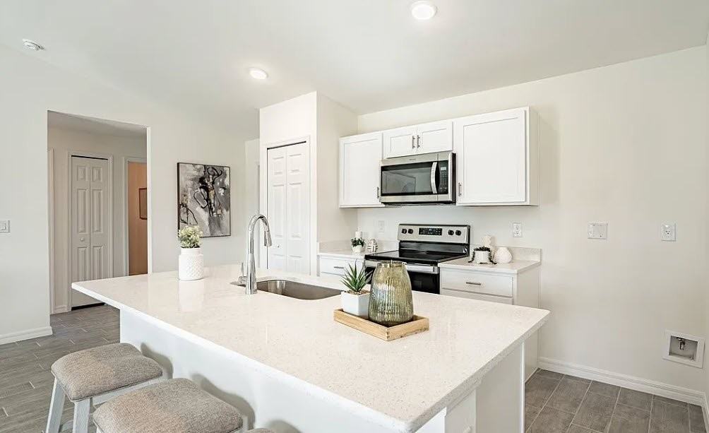 2324 Nw 25th St - Photo 6 of 13