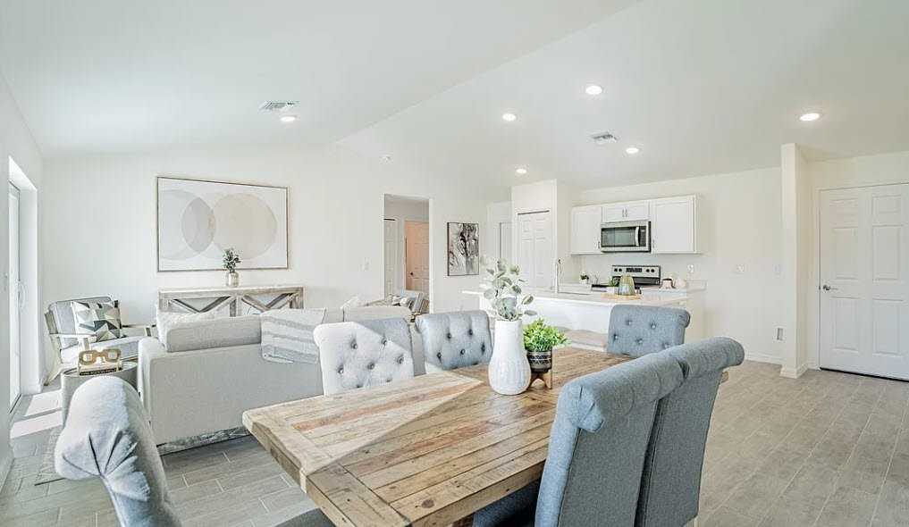 2324 Nw 25th St - Photo 7 of 13
