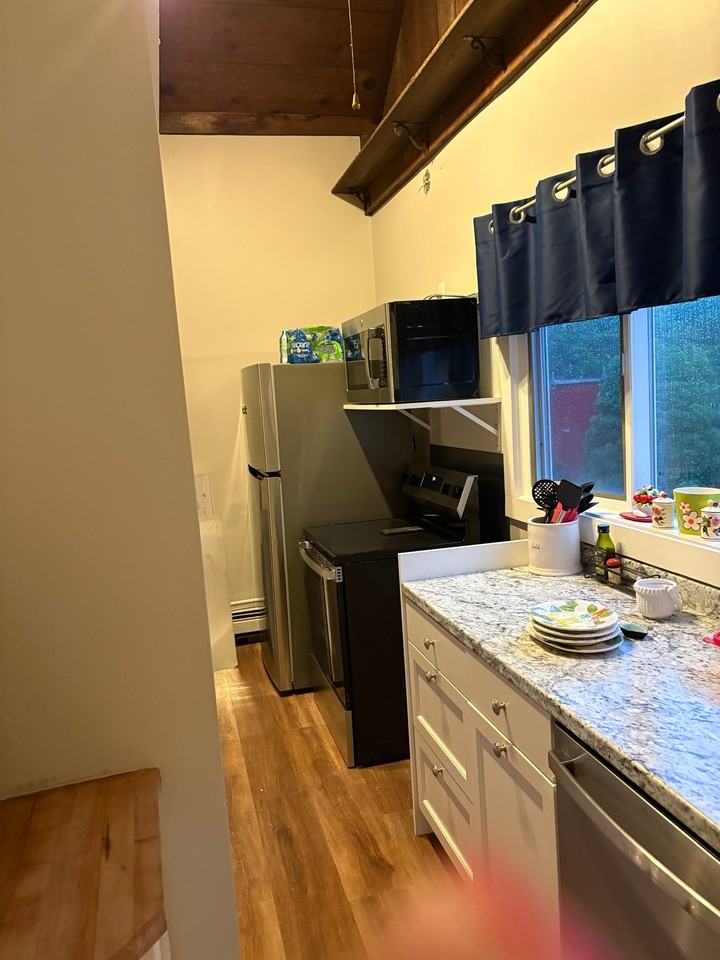288 Scudder Ave - Photo 5 of 6