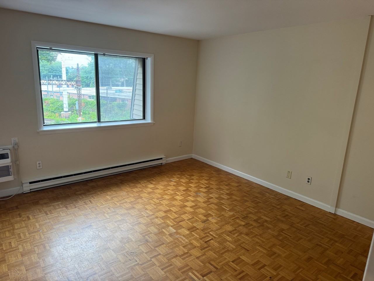 65 Winfield St - Photo 3 of 6