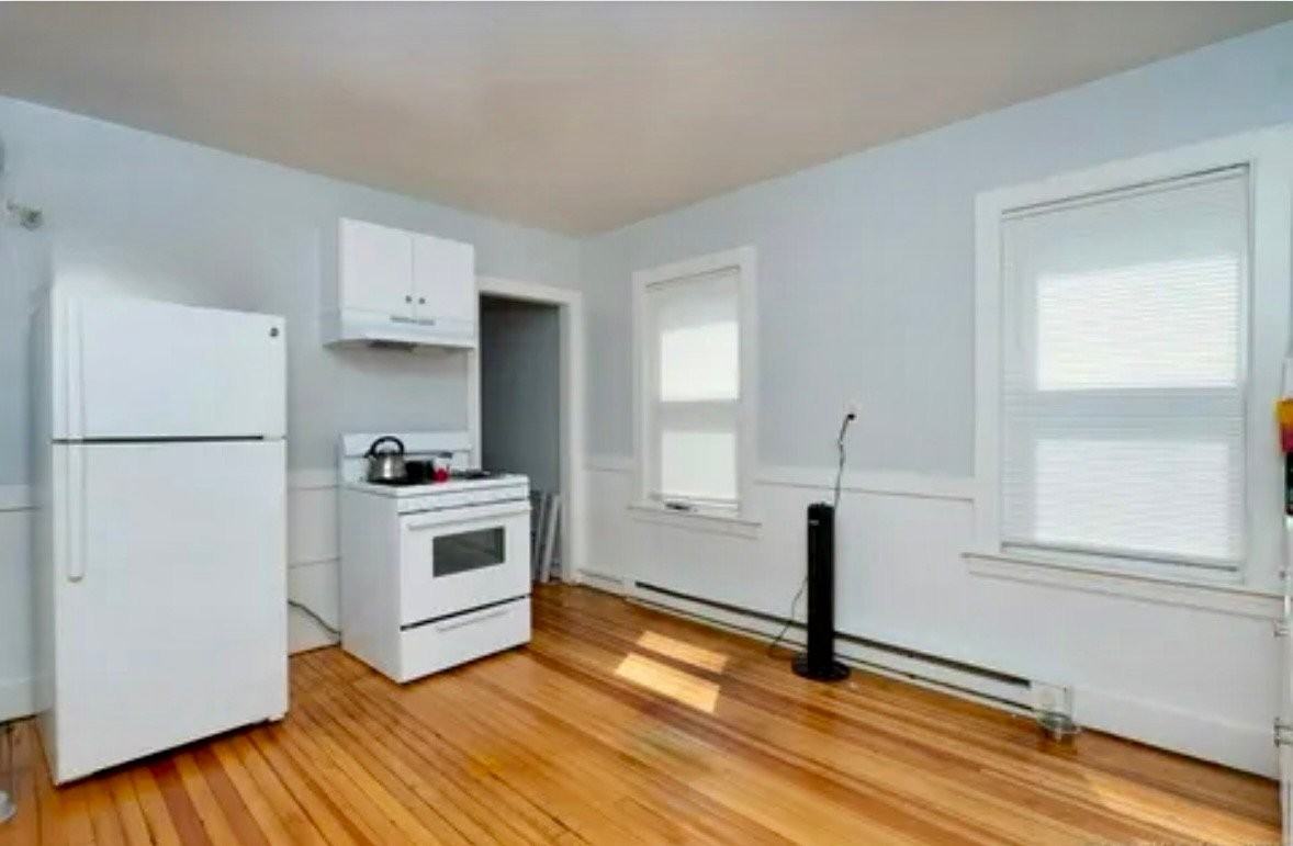 21 Poplar St #2ndFL - Photo 4 of 9