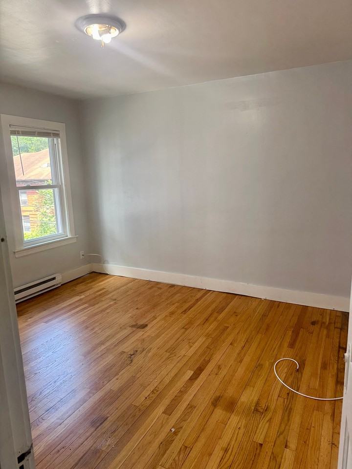 21 Poplar St #2ndFL - Photo 5 of 9