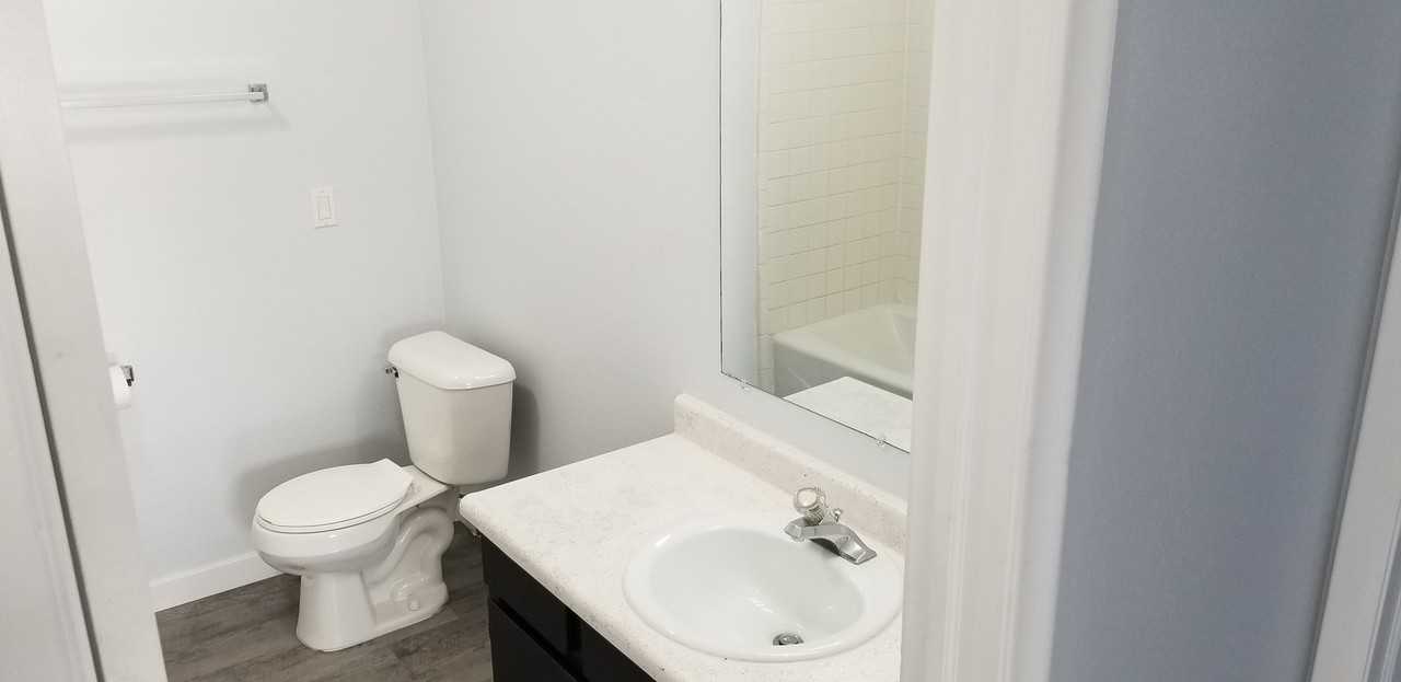 3550 W Parkway Blvd #4 - Photo 2 of 9