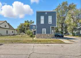 featured image of 1902 S Delaware St
