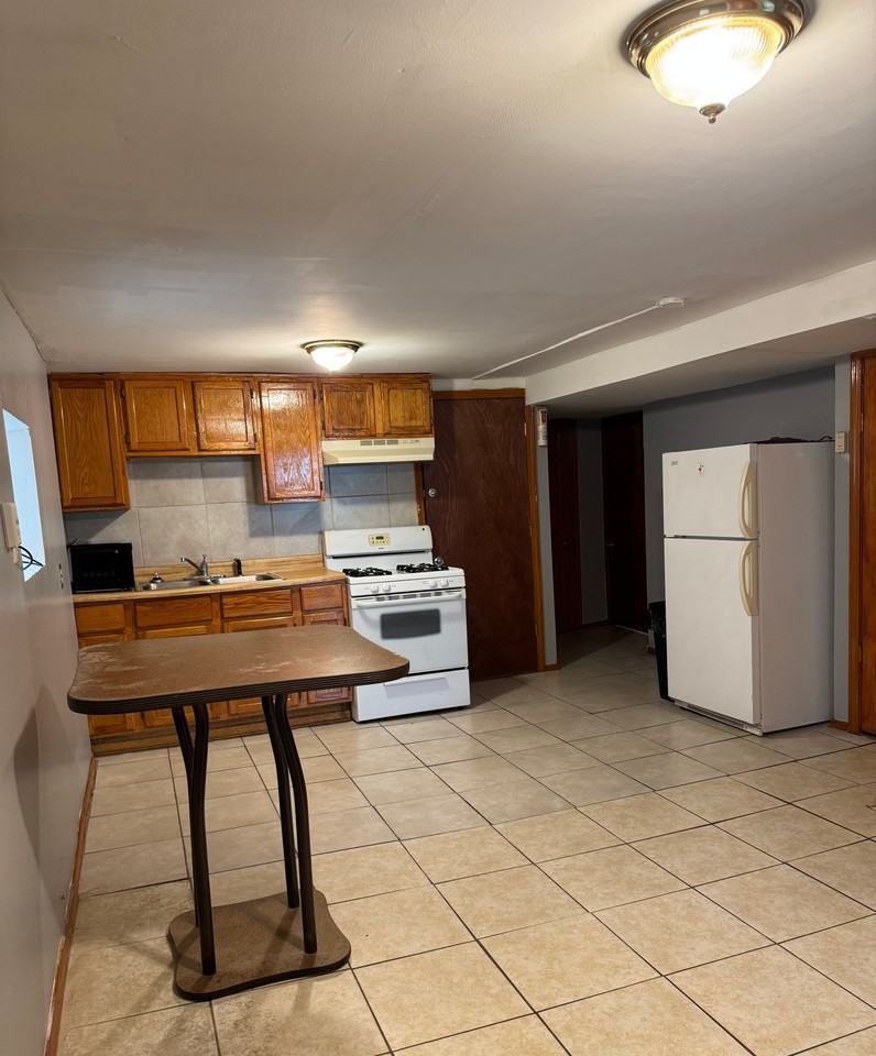 5510 W Cortland St - Photo 7 of 12