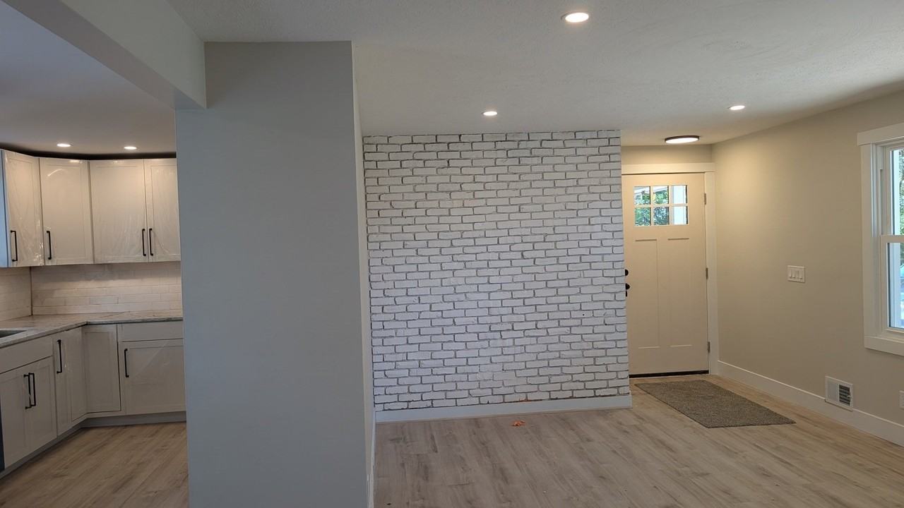 1161 Hilton Dr - Photo 6 of 29