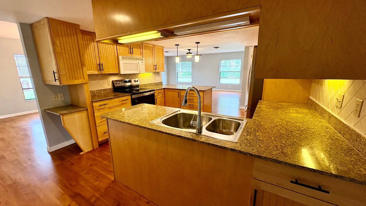 5001 Vivienda Way - Photo 7 of 20