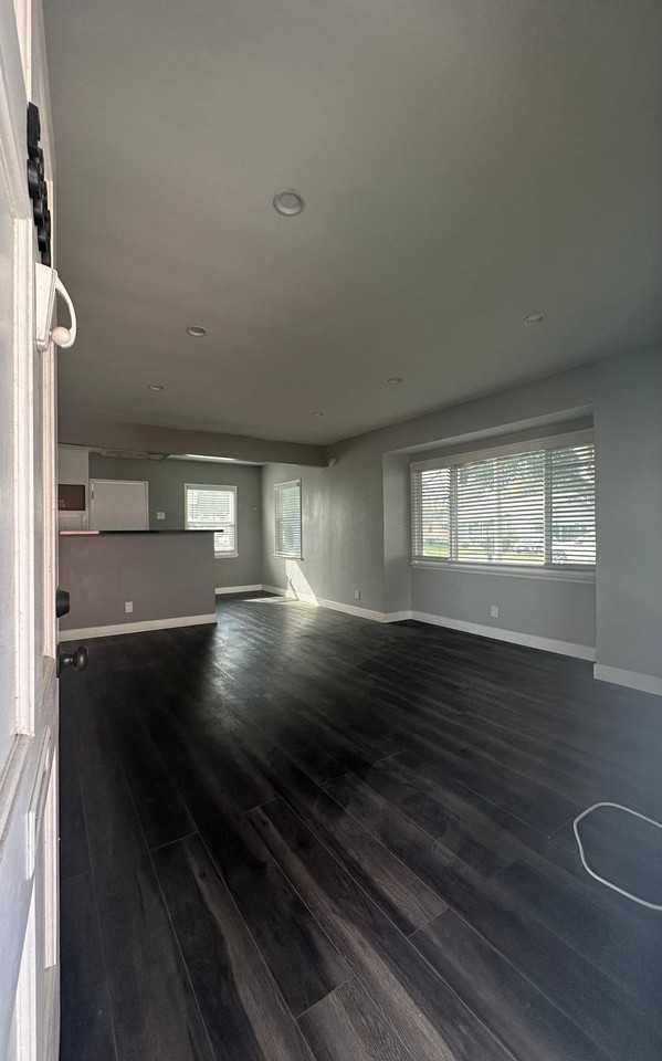 5842 Autry Ave - Photo 6 of 7
